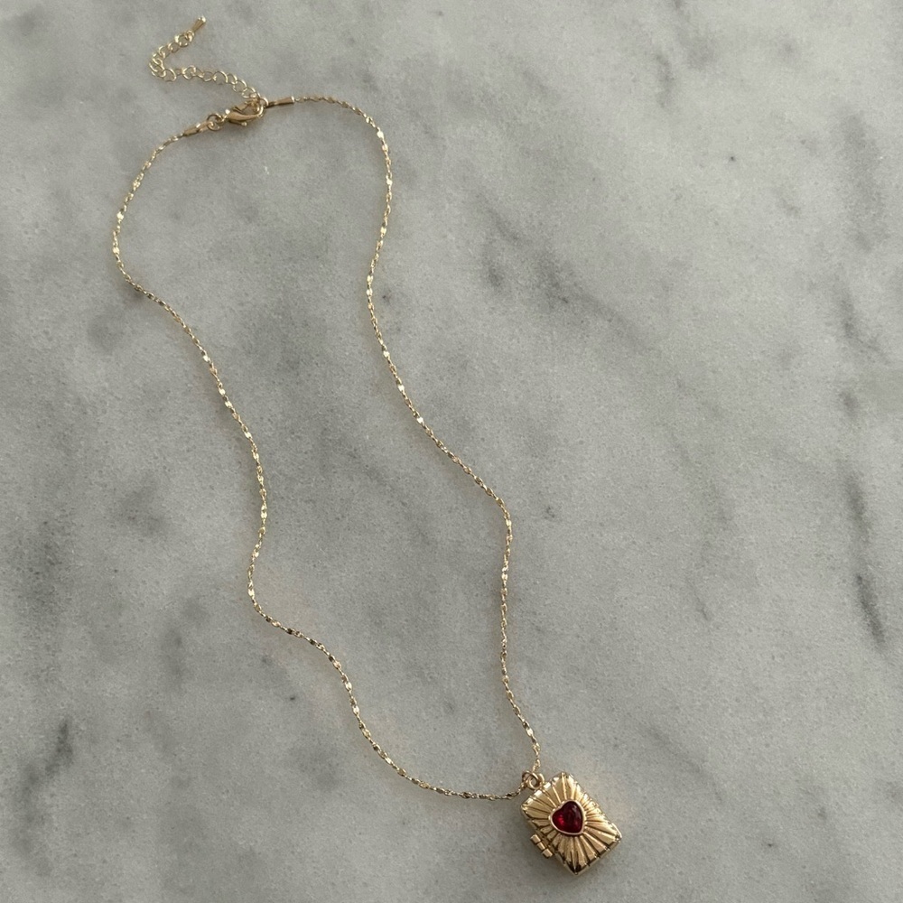 COPY - COPY - COPY - Gold Sun Beam Red Heart Gem Locket Pendant Necklace
Bran… - Picture 3 of 7